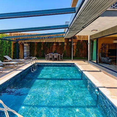 Soeguet 4 - 4 Bedroom With Jacuzzi In Вилла Фетхие