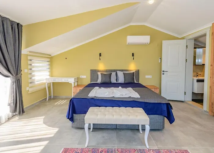 Soeguet 4 - 4 Bedroom With Jacuzzi In Fethiye