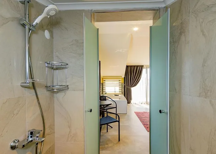 Soeguet 4 - 4 Bedroom With Jacuzzi In Fethiye