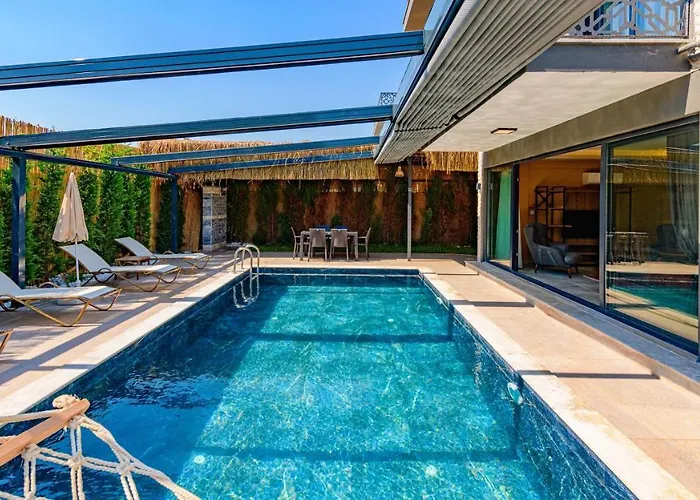 Soeguet 4 - 4 Bedroom With Jacuzzi In Villa Fethiye