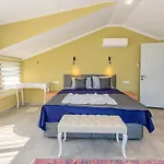 Soeguet 4 - 4 Bedroom With Jacuzzi In Fethiye
