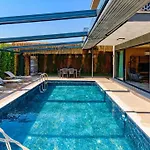 Soeguet 4 - 4 Bedroom With Jacuzzi In Villa Fethiye