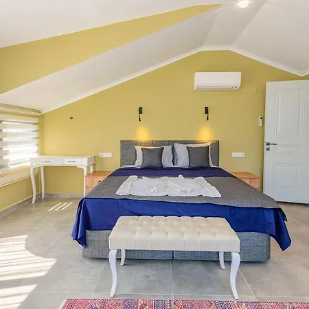 Soeguet 4 - 4 Bedroom With Jacuzzi In Fethiye