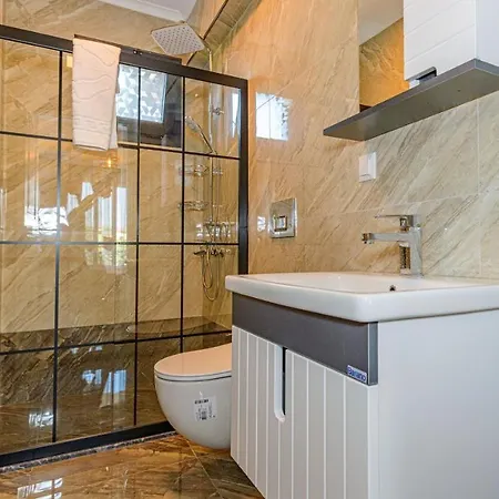 Soeguet 4 - 4 Bedroom With Jacuzzi In Villa Fethiye