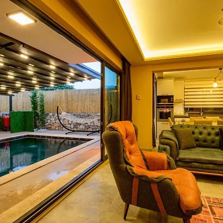 Soeguet 4 - 4 Bedroom With Jacuzzi In Villa Fethiye