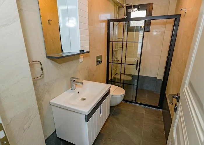 Soeguet 4 - 4 Bedroom With Jacuzzi In Fethiye