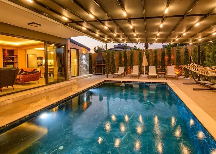 Soeguet 4 - 4 Bedroom With Jacuzzi In Willa Fethiye