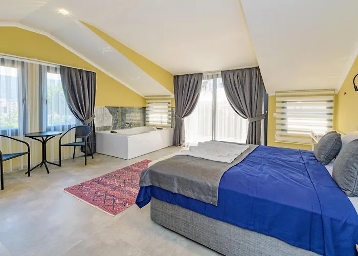 Willa Soeguet 4 - 4 Bedroom With Jacuzzi In