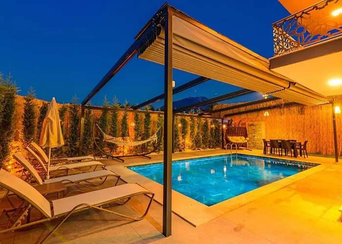 Soeguet 4 - 4 Bedroom With Jacuzzi In Fethiye