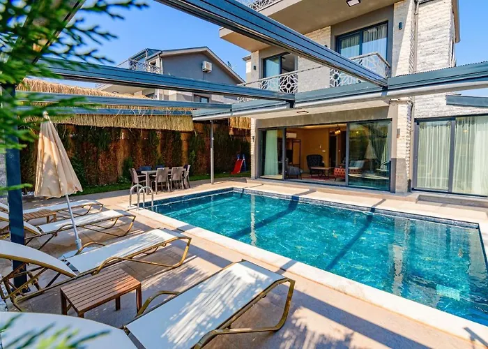 Soeguet 4 - 4 Bedroom With Jacuzzi In Willa Fethiye