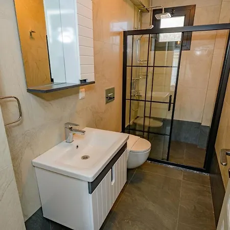 Soeguet 4 - 4 Bedroom With Jacuzzi In Fethiye