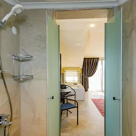 Soeguet 4 - 4 Bedroom With Jacuzzi In Fethiye
