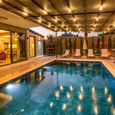 Soeguet 4 - 4 Bedroom With Jacuzzi In Villa Fethiye