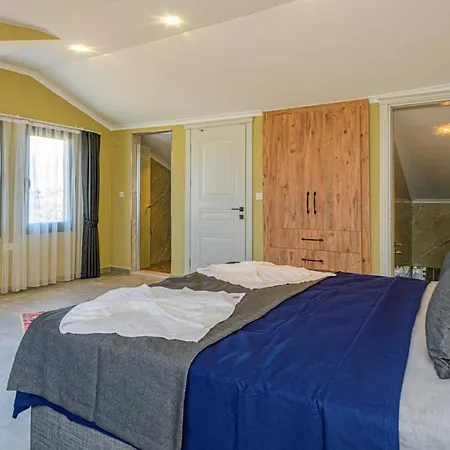 Soeguet 4 - 4 Bedroom With Jacuzzi In Fethiye