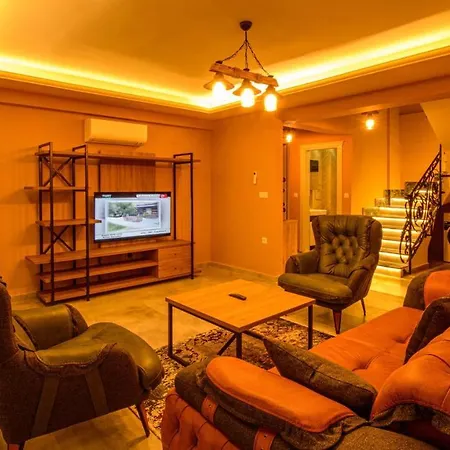 Soeguet 4 - 4 Bedroom With Jacuzzi In Villa Fethiye