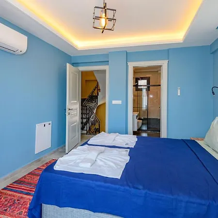 Soeguet 4 - 4 Bedroom With Jacuzzi In Fethiye