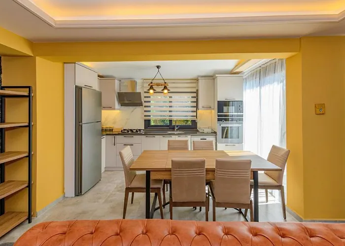 Soeguet 4 - 4 Bedroom With Jacuzzi In Villa Fethiye