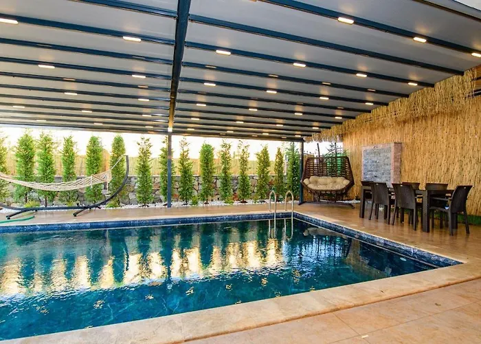 Soeguet 4 - 4 Bedroom With Jacuzzi In Fethiye