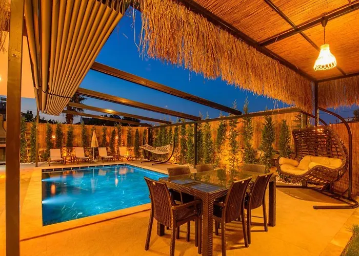 Soeguet 4 - 4 Bedroom With Jacuzzi In *