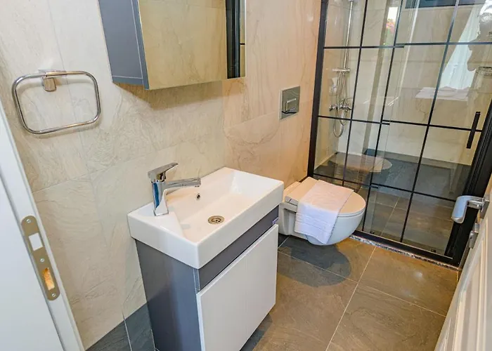 Soeguet 4 - 4 Bedroom With Jacuzzi In Fethiye