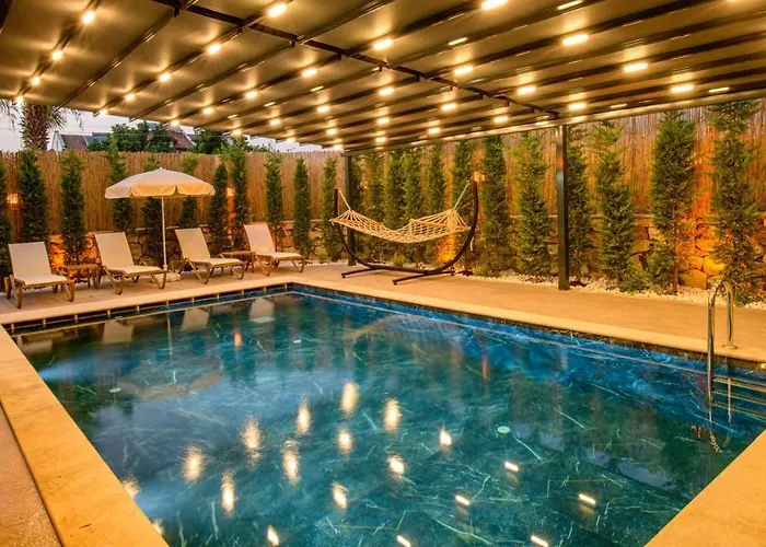 Soeguet 4 - 4 Bedroom With Jacuzzi In Fethiye