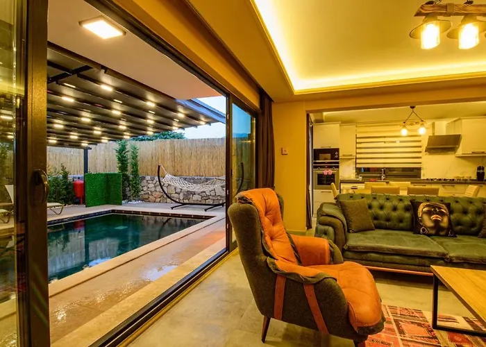 Soeguet 4 - 4 Bedroom With Jacuzzi In Villa Fethiye