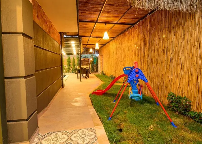 Soeguet 4 - 4 Bedroom With Jacuzzi In Fethiye