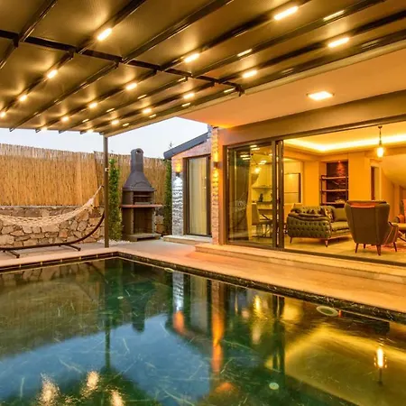 Soeguet 4 - 4 Bedroom With Jacuzzi In *